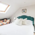 3 Bed, 2 Bath Stylish Flat